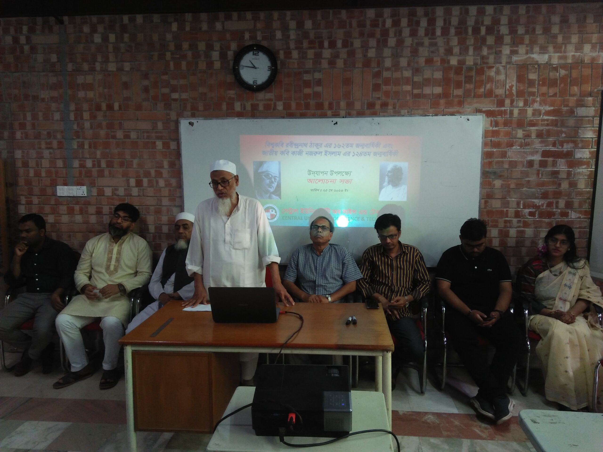 বিশ্বকবি রবীন্দ্রনাথ ঠাকুরের ও জাতীয় কবি কাজী নজরুল ইসলাম এর জন্মবাষিকীতে আলোচনা সভা অনুষ্ঠিত